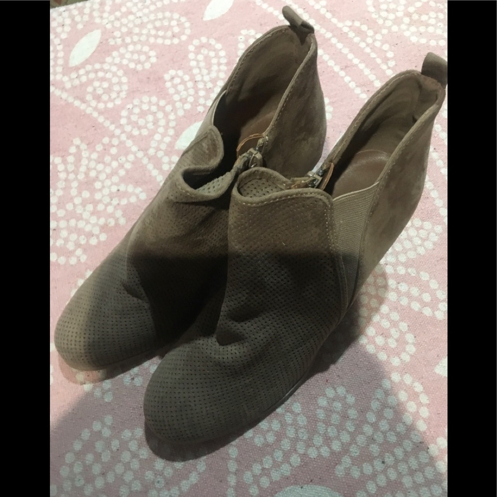 Womans size 10 boots by madden girl